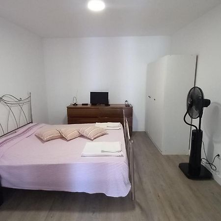 ליסבון Alvito Guest House - Comfortable Room With Private Bathroom מראה חיצוני תמונה