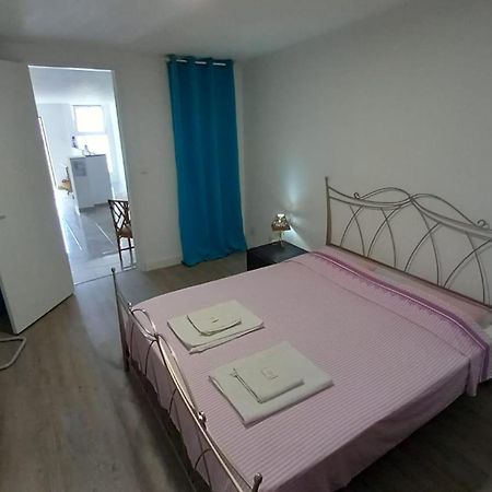 ליסבון Alvito Guest House - Comfortable Room With Private Bathroom מראה חיצוני תמונה